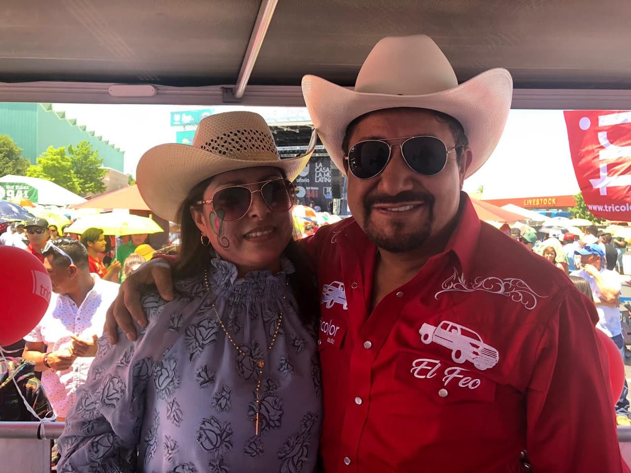 Las botas y el sombrero son parte de su personalidad.