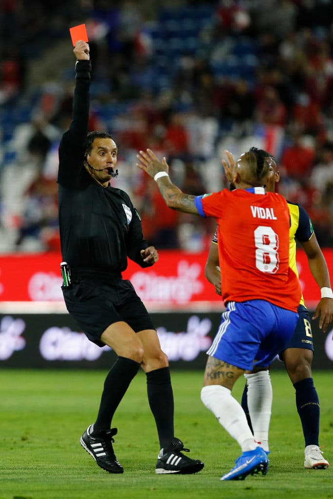 Colombia y Paraguay no se hacen daño en su empate 0-0 y Chile cae frente a Ecuador 0-1 con un hombre menos.