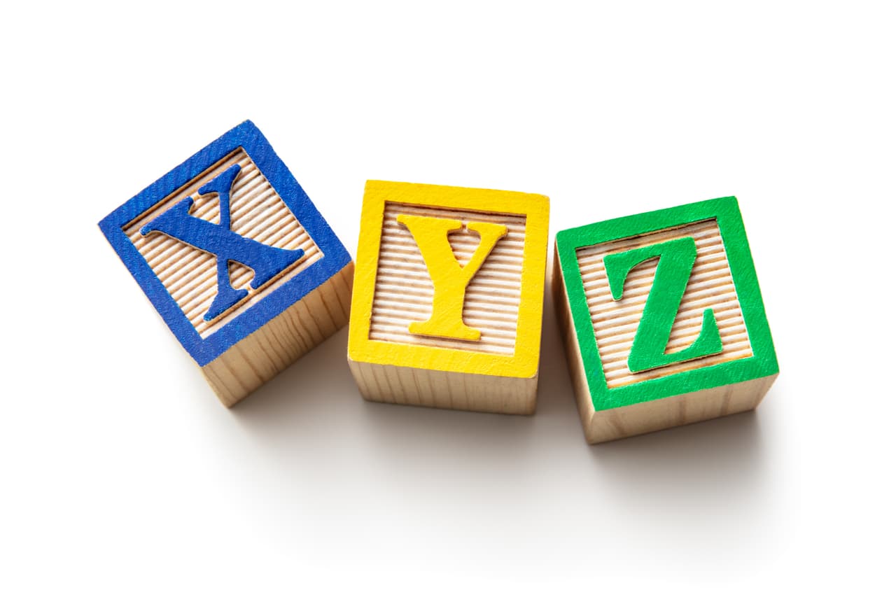 Muchos de nosotros aprendimos el alfabéto gracias a unos bloques de madera que también sirven como juguetes. Pues esa idea la patentó la escritora
<b>Adeline D. T. Whitney</b> en 1882.