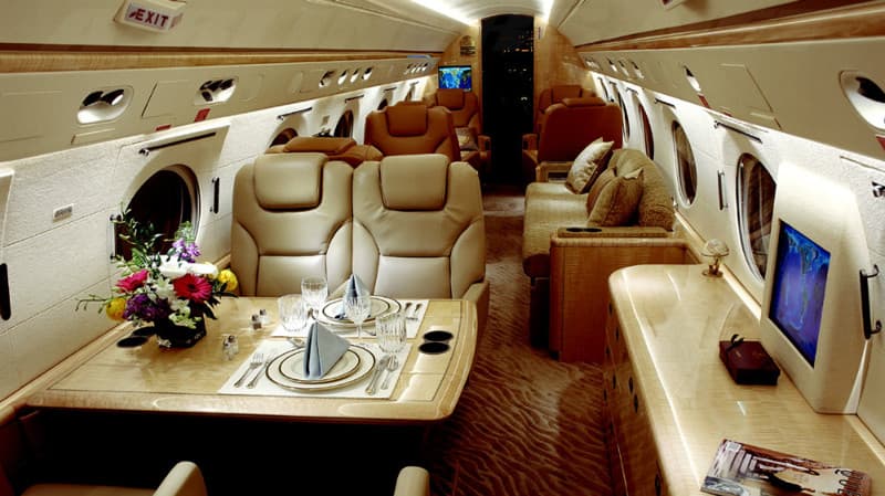 Si bien a primera vista carece de la lujuria que abunda en este ranking, y de las cosas que podría comprar Bill Gates, pero su BD-700 hace lo más importante: cumple con su trabajo, sirve para viajar cómodamente y con eso basta.