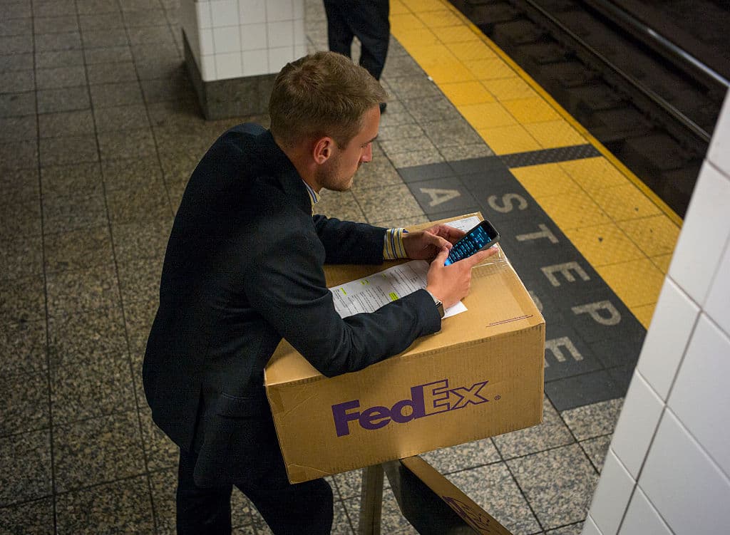 Actualmente, todas las estaciones del subway cuentan con servicio celular y Wi-Fi, pero el acuerdo propuesto ampliaría esto para proporcionar conectividad en los túneles entre estaciones y en estaciones sobre el suelo.