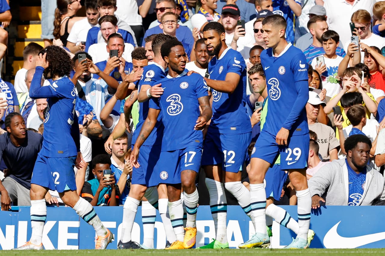 Chelsea se impuso 2-1 al Leicester City con un doblete de Raheem Sterling.