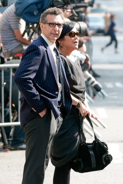 Familiares y amigos de James Gandolfini se dieron cita el día de hoy en la Catedral de San Juan el Divino, en Manhattan, para darle el último adiós al actor quien perdió la vida en Roma, Italia, mientras disfrutaba de unas vacaciones al lado de su hijo Michael. A la ceremonia asistieron poco más de 500 personas y sus amigoas más cercanos dedicaron palabras emotivas al actor de la serie “The Sopranos”. Aquí los videos más chismosos.