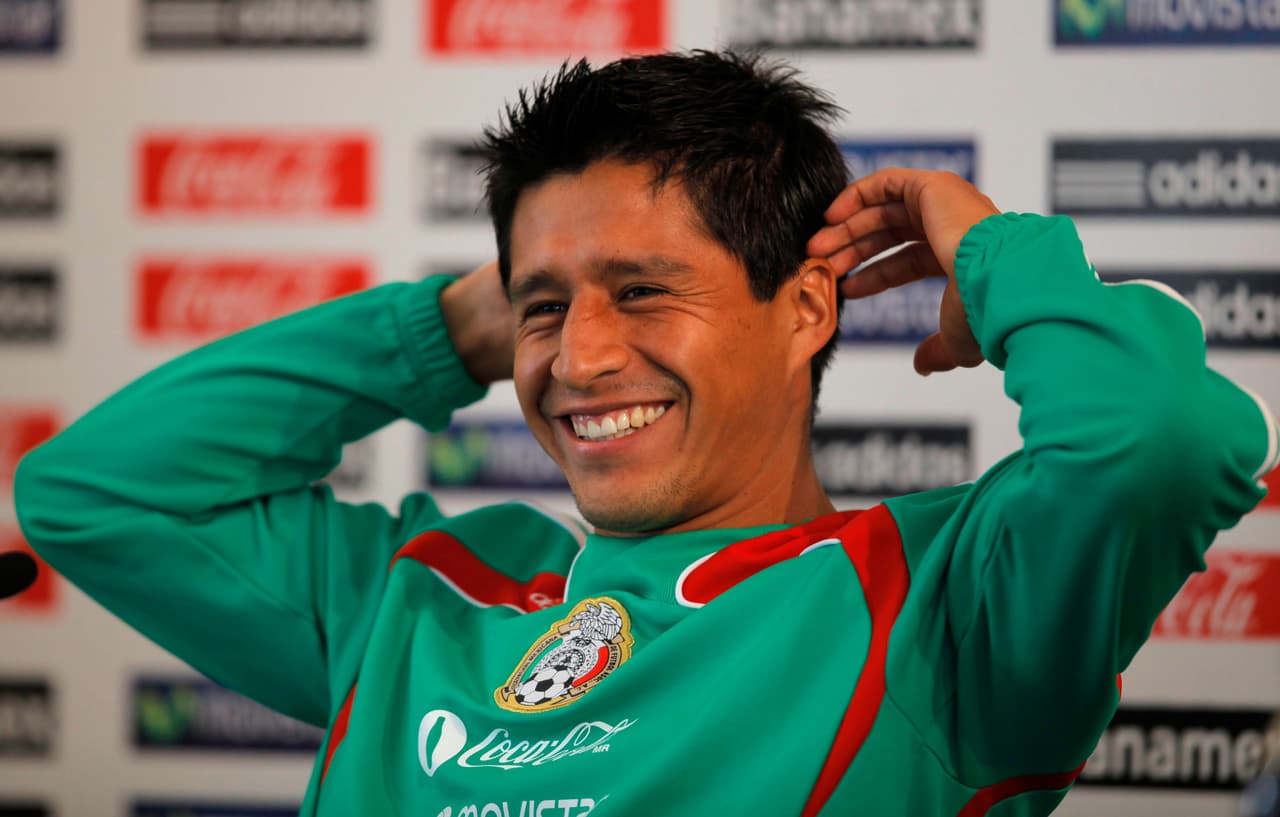 En el mundial del 2006, dos equipos alemanes se interesaron por el mexicano: FC Schalke y el Stuttgart.