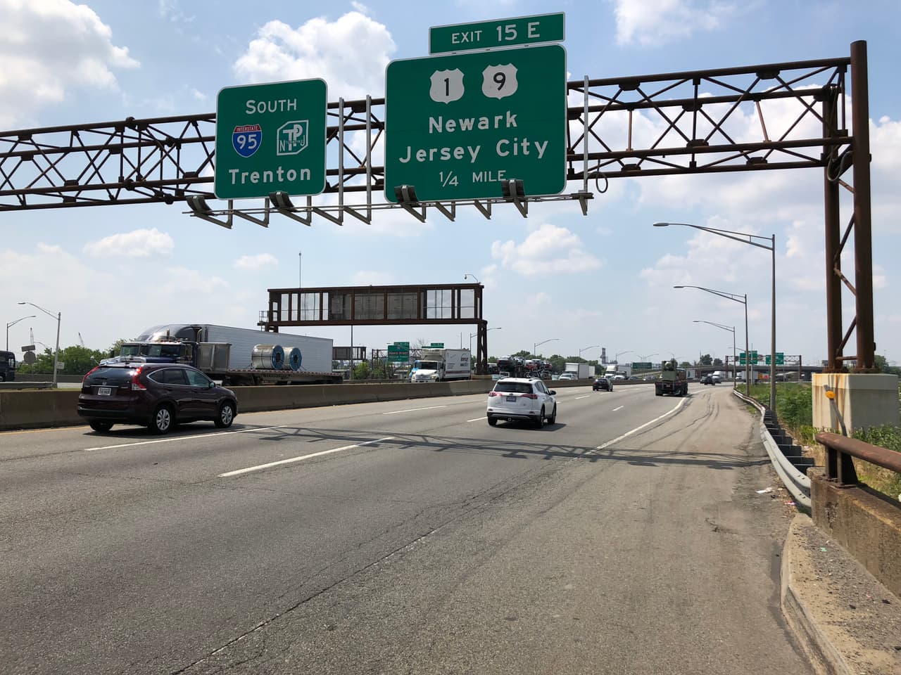 <b>03. Ruta 1</b>
<br>
<br>Con un alto número de semáforos, intersecciones y entradas y salidas de estacionamientos, esta es una de las carreteras más peligrosas del estado. Cerca de 7,000 accidentes se registraron el año pasado, la mayoría de los cuales ocurrieron en el tramo de dos millas de la Ruta 1 en West Windsor.