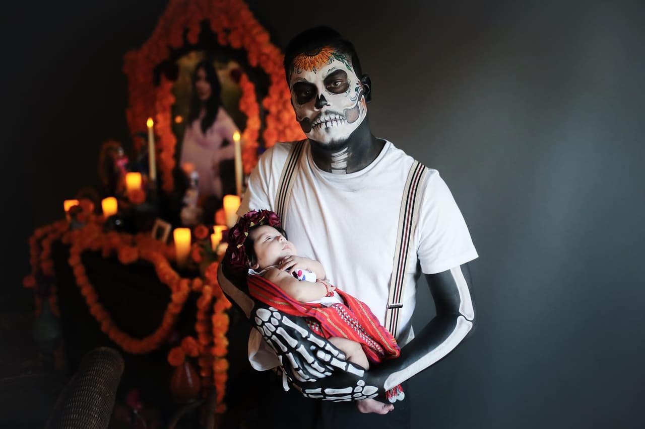 Álvarez tituló su álbum aludiendo el tema de la película de Disney Coco, "Recuérdame", una animación que cautivó al mundo, dando vida a una de las tradiciones más afianzadas de México y el mundo.
<br>Foto por: Vanessa Marie Carbajal /
<a href="https://www.instagram.com/carbajalphoto/?hl=en" target="_blank">@Carbajalphoto </a>