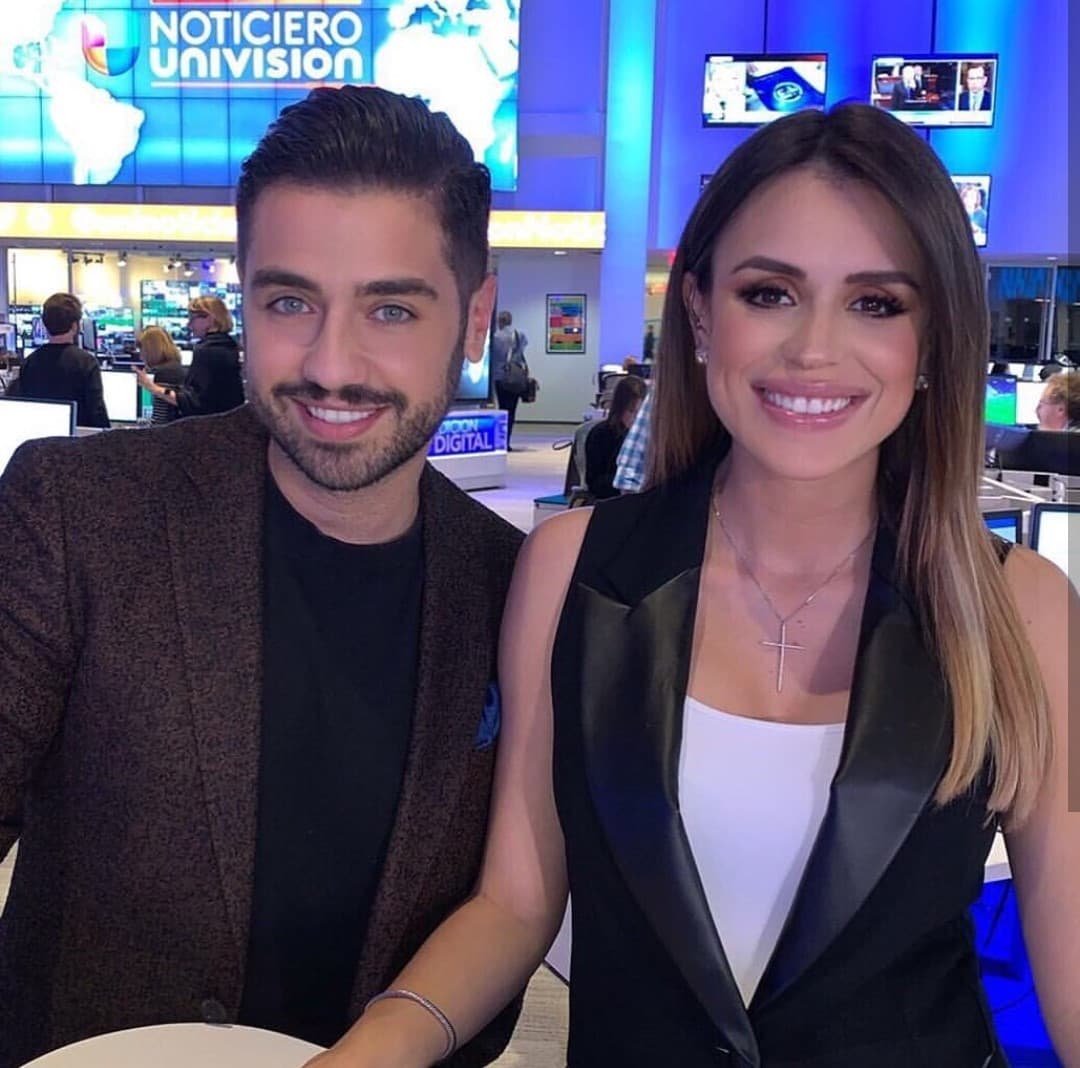 La colombiana es integrante del equipo de Edición Digital de Univision, donde comparte con Borja Voces, quien recientemente le envío una emotiva felicitación de cumpleaños a través de redes sociales.
<br>