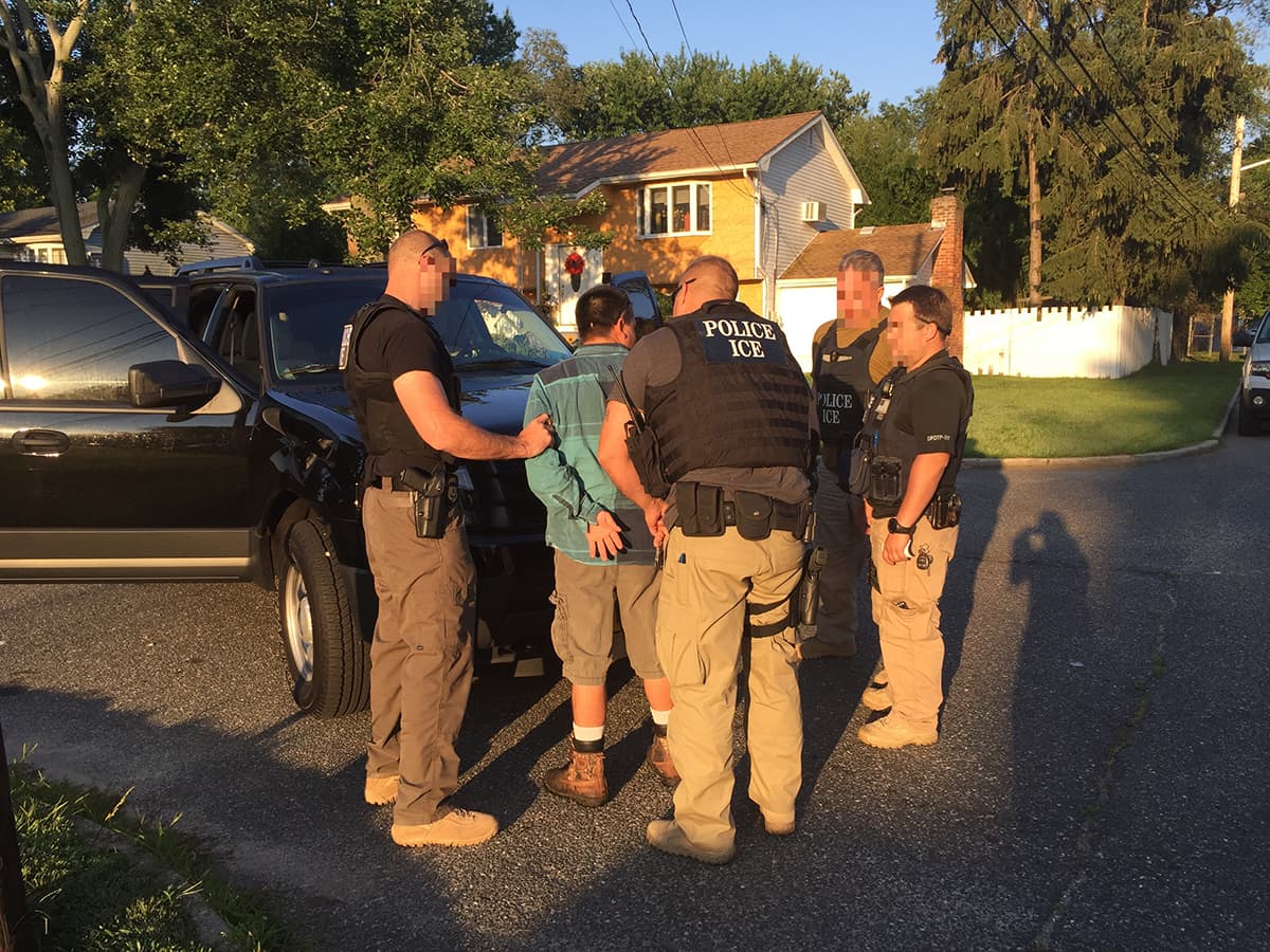 ICE arresta a 32 inmigrantes convictos por agresión sexual en Nueva York