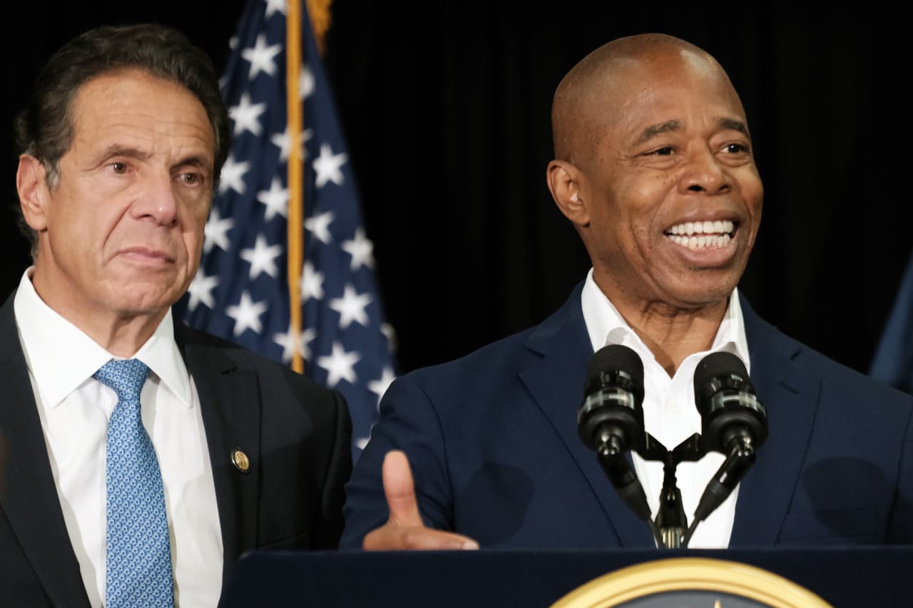 El gobernador Cuomo y el candidato Eric Adams se reúnen para hablar de la violencia armada en NYC