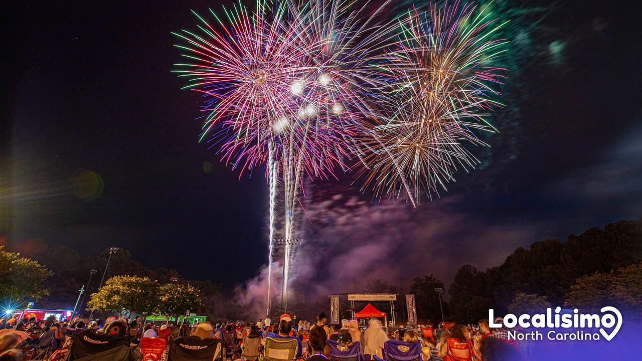 Disfruta de los fuegos artificiales en Raleigh durante las celebraciones del 4 de julio 2024