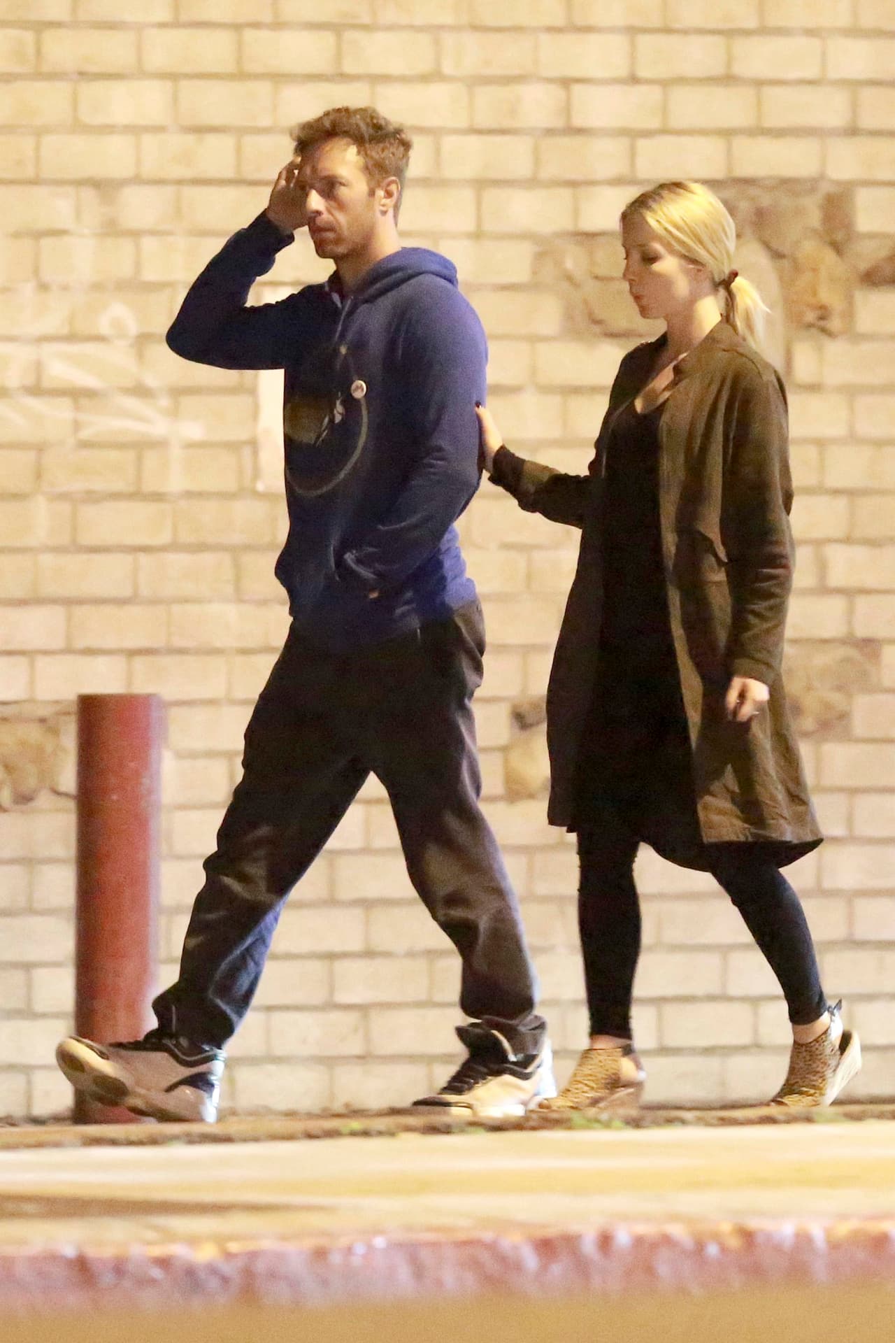 Para aquellos que no sabían, esta pareja de famosos eligió un escenario como París para hacer pública su relación.