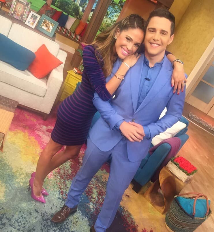 Karla Martínez y Alejandro Chabán comenzando una mañana llena de alegría y sorpresas.