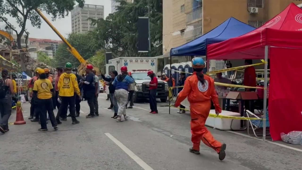 Rescatistas intensifican búsqueda en edificio colapsado de Caracas