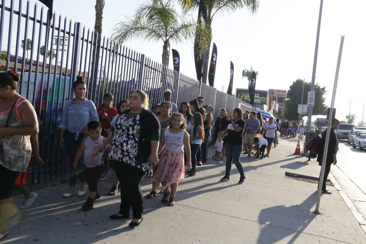 La gente no paraba de llegar y la fila seguía creciendo.
