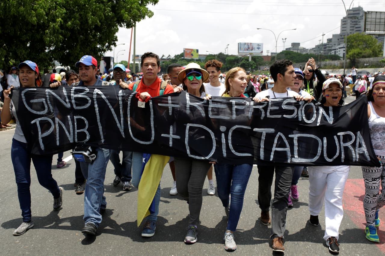 EEUU afirma que todos los países deben apoyar a los venezolanos "que están sufriendo y protestando"