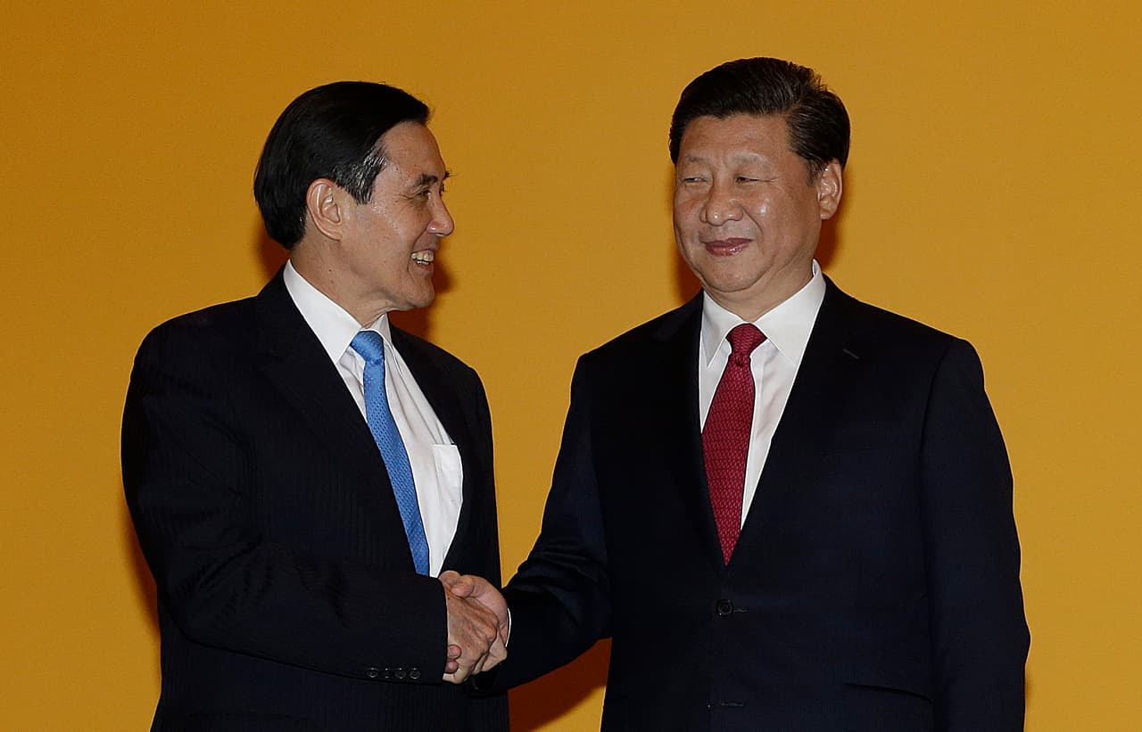 El presidente chino Xi Jinping y el taiwanés Ma Ying-jeou.