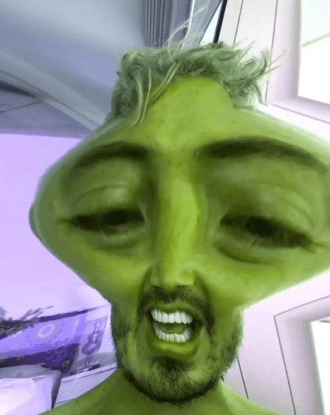 ¡Los marcianos nos invaden! No, sólo se trata del Parcero poniéndose verde.