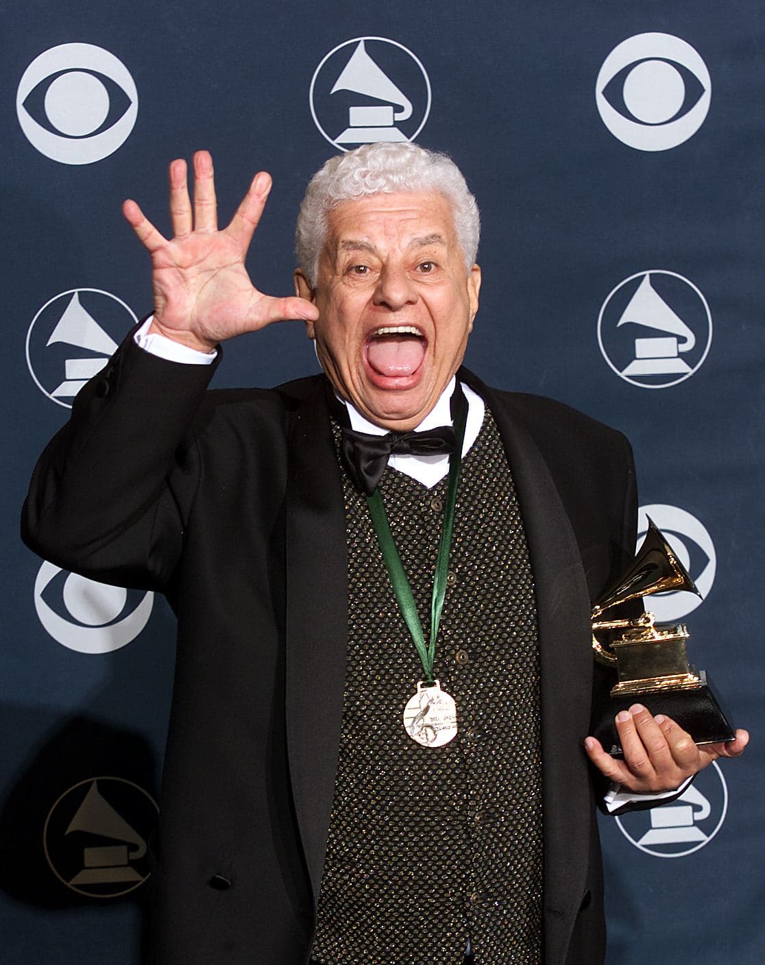 Tito Puente fue uno de los grandes músicos de salsa, nombrado 'El Rey del Mambo', él como un orquestador le dio forma a éxitos como 'Oye Cómo Va', 'Ran Kan Kan' y 'Mambo Gozón!'.