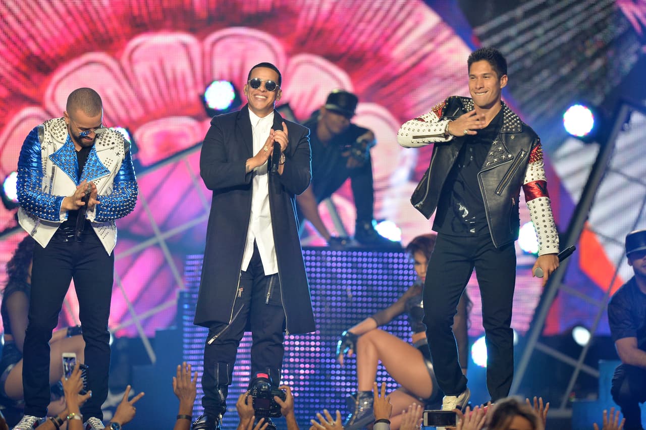La colaboración de Daddy Yankee fue determinante para que el tema 'Andas en mi cabeza' de Chyno y Nacho fuera un gran éxito. El video, publicado en 2016, alcanza más de 1,400 millones de reproducciones en YouTube.