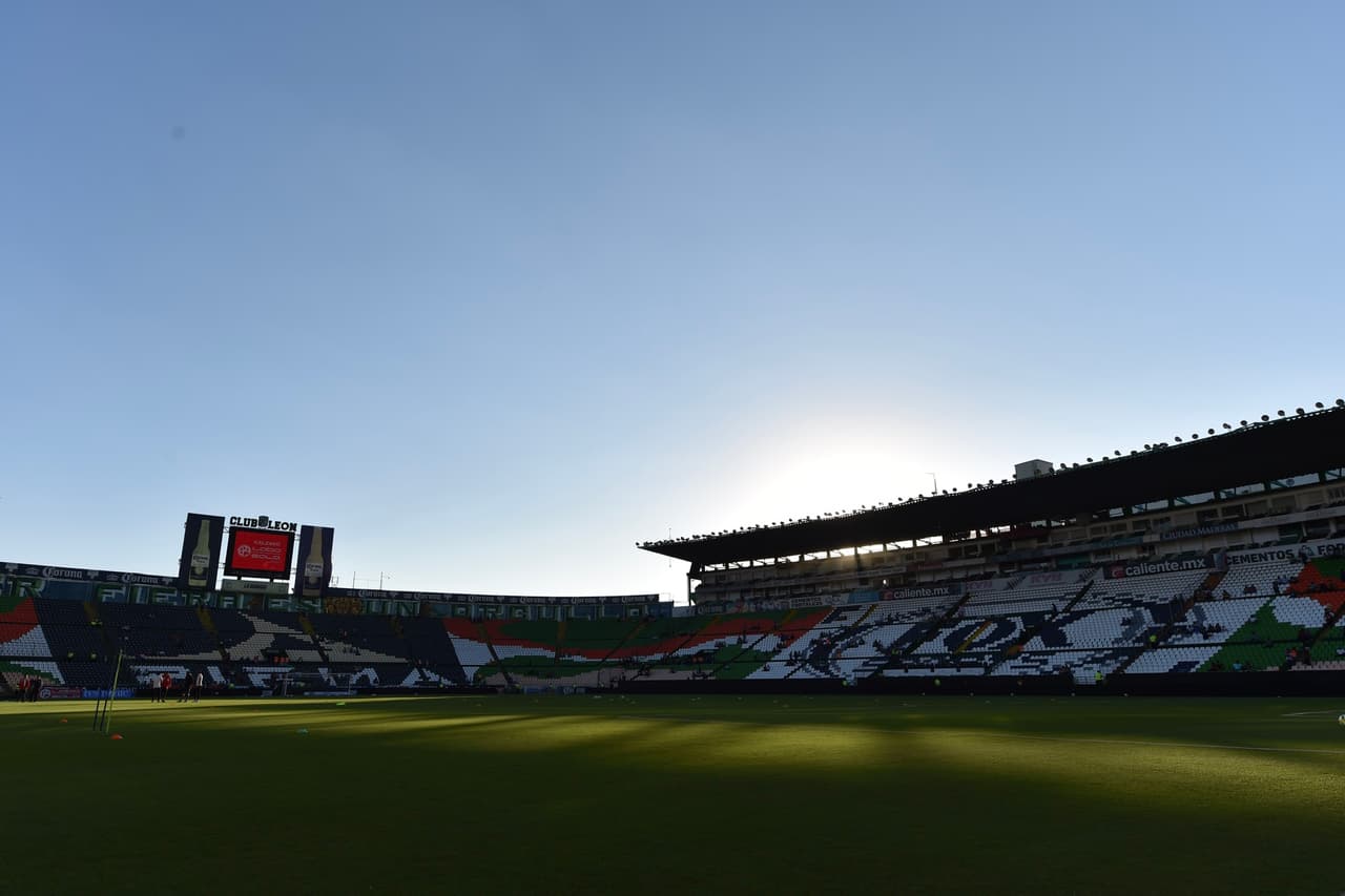 Así lucía el estadio Nou Camp a instantes del partido.