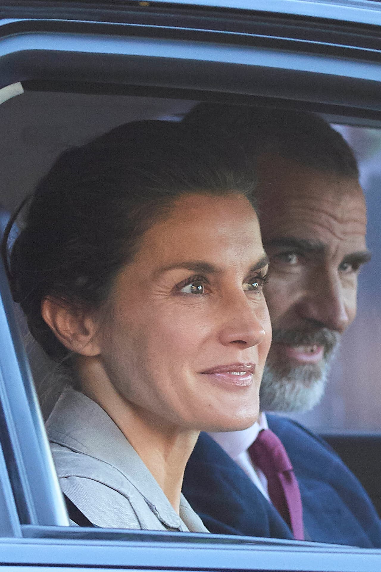 Doña Letizia optó por aparecer al natural y con solo un poco de labial y una máscara de pestañas.