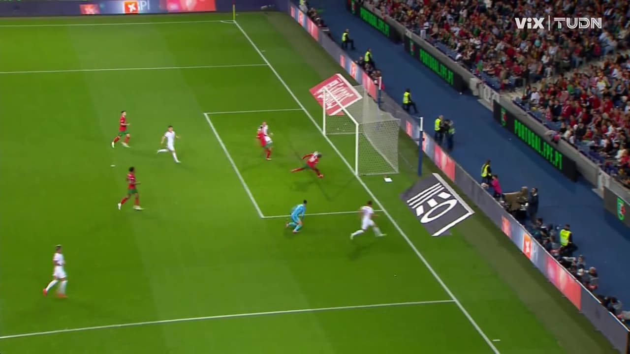 ¡Nuno Mendes salva a Portugal! Gran acción defensiva para evitar el gol