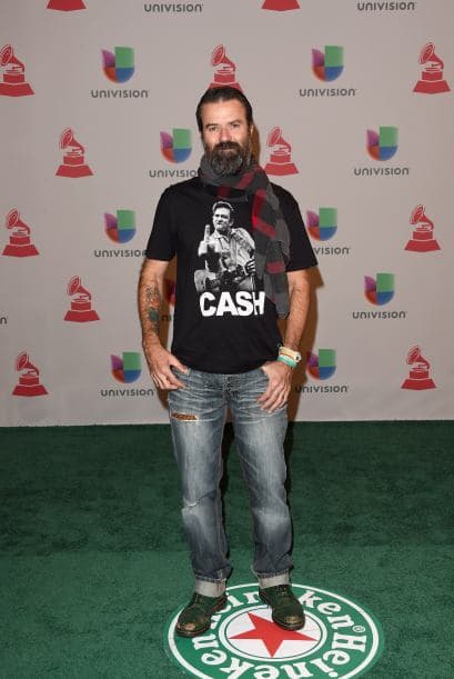 Algunos como Pau Dones se les olvidó que se presentarían a la alfombra verde de Latin Grammy.