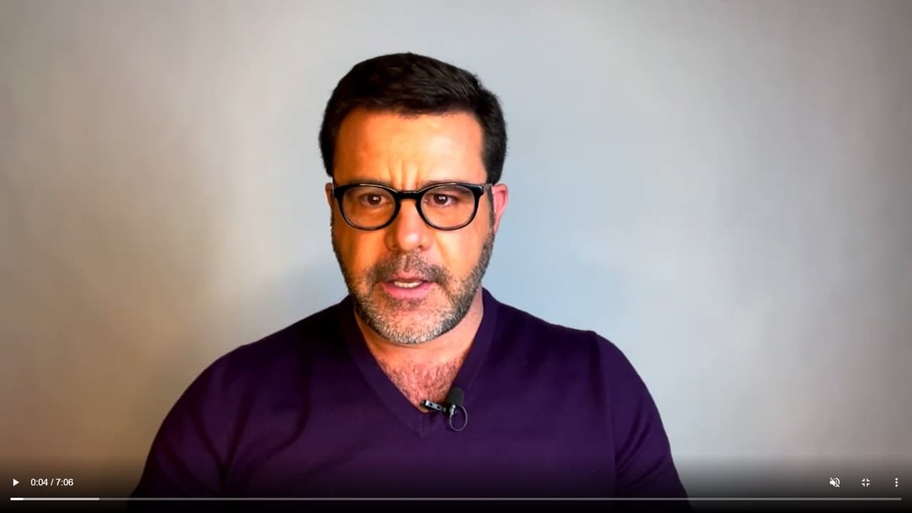 El 8 de enero, Eduardo Capetillo confirmó en su cuenta de Instagram que su medio hermano mayor 
<b>Carlos Arruza había fallecido a los 67 años</b>, aunque no reveló la causa de la muerte.
<br>