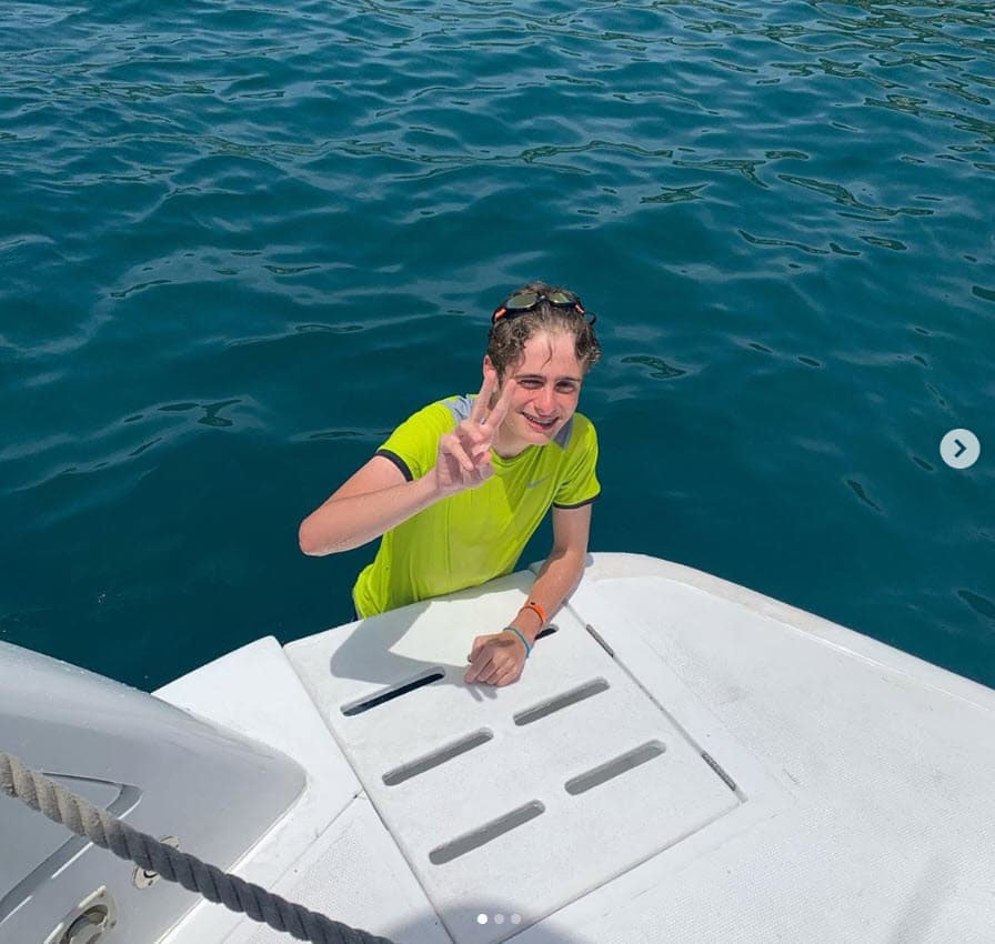 "
<b><a href="https://www.univision.com/famosos/el-hijo-de-erika-buenfil-ya-tiene-14-anos-y-cada-vez-se-parece-mas-a-su-padre-ernesto-zedillo-jr-fotos" target="_blank">Es como un señor</a></b>. Muy firme, muy formal, demasiado serio, muy estructurado. No me da problemas. Él solo organiza su vida", admitió.
<br>