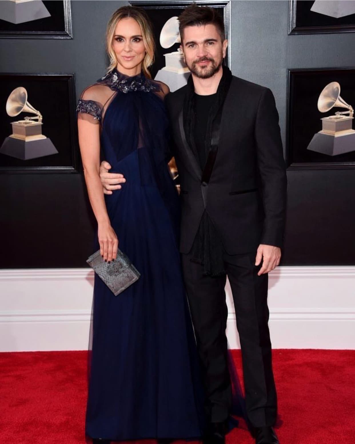 Alguien que no pudo faltar fue el cantante colombiano
<b><a href="https://www.univision.com/temas/juanes"> Juanes</a></b>, nominado en la categoría mejor álbum de pop latino, y llegó acompañado de su bella esposa
<b>Karen Martínez</b>.