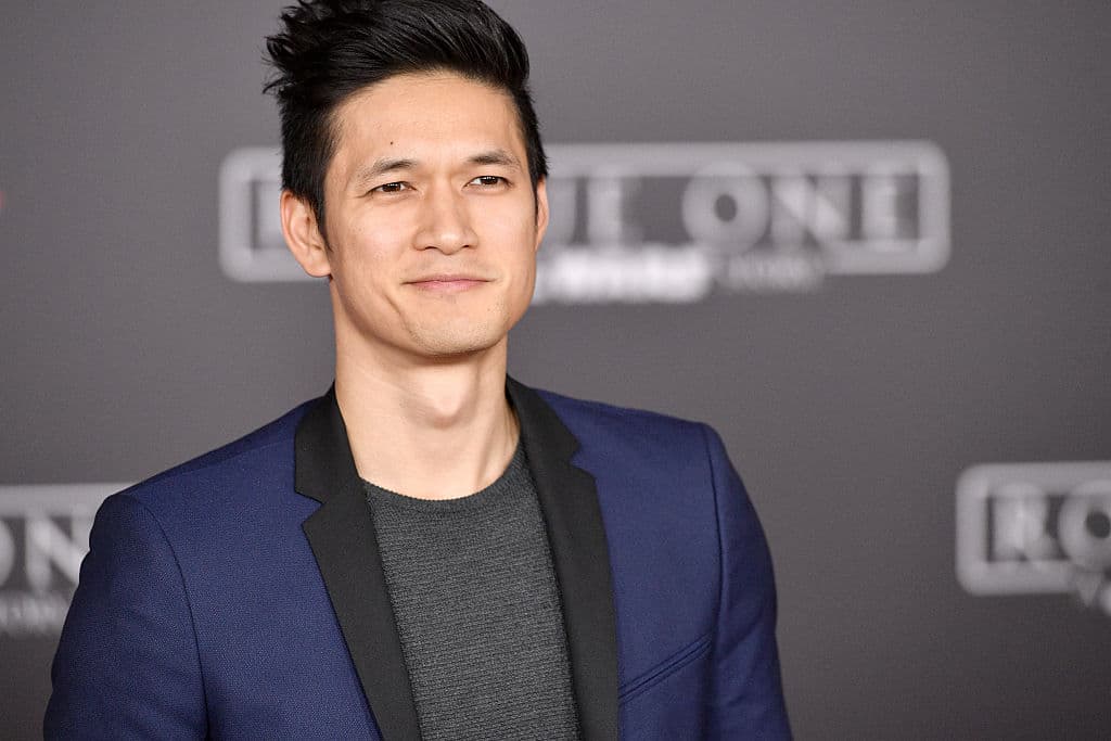 <b>Harry Shum Jr.</b>
<br>Es cantante, actor, bailarín y coreógrafo. Se hizo famosos gracias a su participación en 'Glee'.