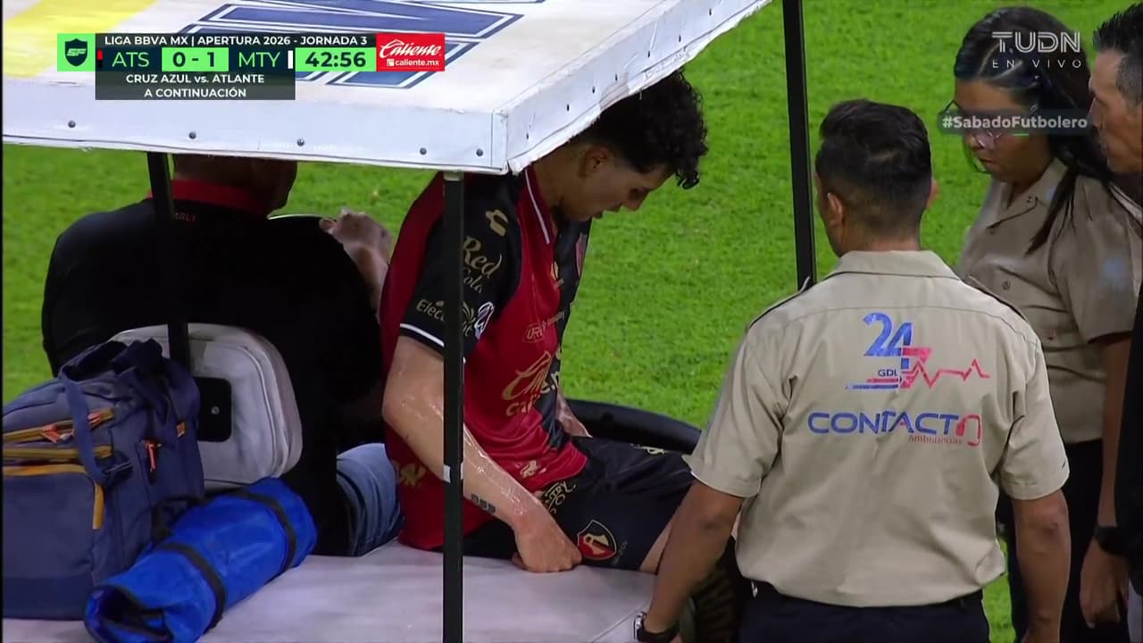 ¡Pésimas noticias! Jorge Sánchez no logra continuar y sale lesionado
