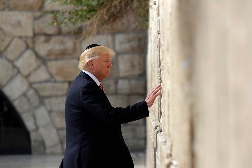 El presidente hizo historia este lunes al presentarse ante el Muro de los Lamentos, en la Ciudad Vieja de Jerusalén. Hasta ahora, los mandatarios estadounidenses y europeos habían evitado este itinerario por el significado político que tiene.