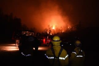 El incendio Valley Fire sigue ardiendo en Middletown, California.