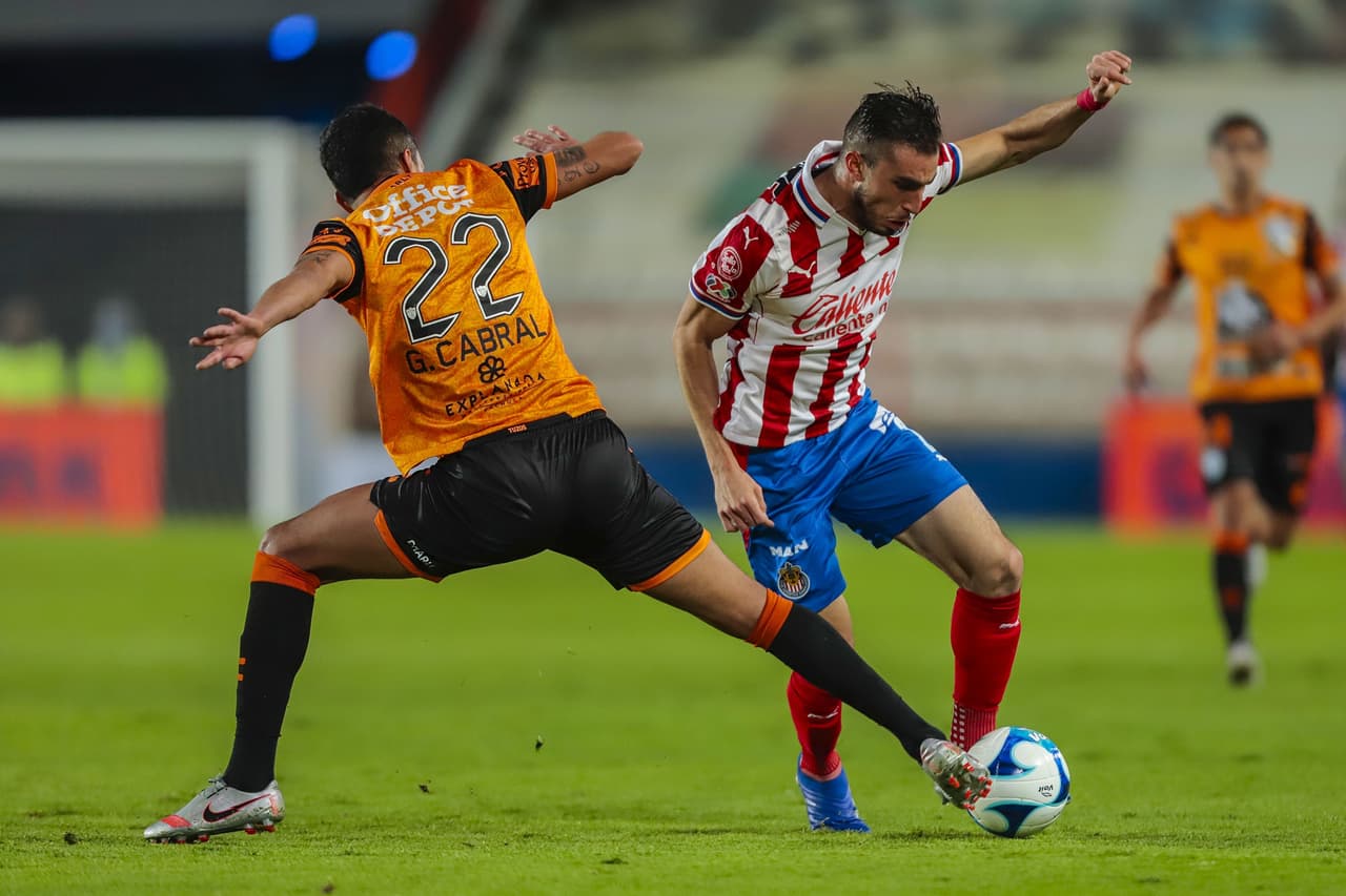 Tuzos y Chivas empatan 1-1 en Pachuca, los locales fallaron un penal en la recta del partido. Pachuca continúa en el fondo de la tabla con tres puntos y las Chivas se sitúan en la 12 plaza con 7 unidades.