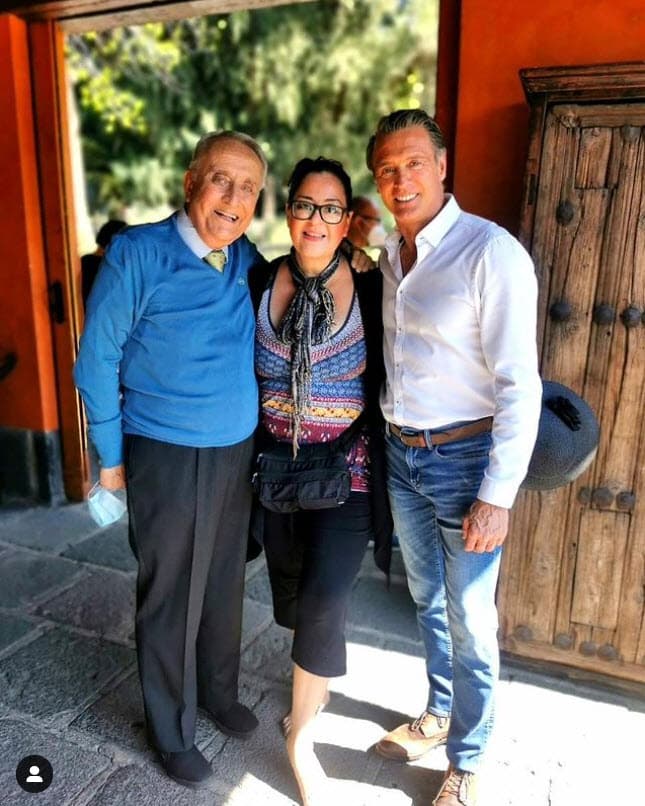 <b>Juan Soler</b> fue uno de ellos: "Él y su mujer Haunani la verdad que
<b>hacían una pareja increíble</b> y nos daba mucha energía cada vez que trabajábamos con él", dijo a 'Ventaneando'.
<br>