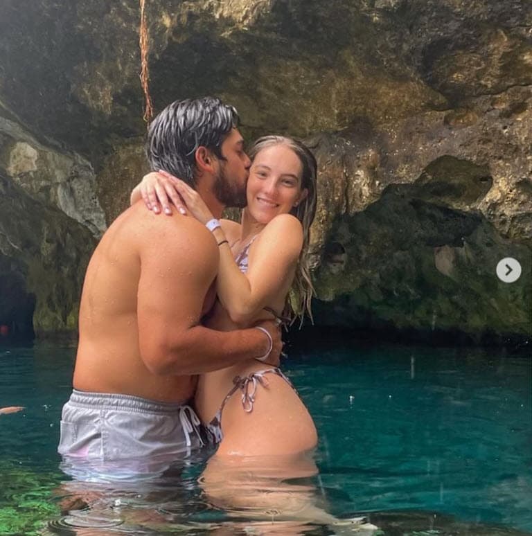 "Mucha gente me dice:
<b> <a href="https://www.univision.com/famosos/laura-flores-responde-a-quienes-la-critican-por-lucir-descuidada-en-las-redes-sociales-fotos" target="_blank">'¿Cómo haces eso?'</a></b>", platicó sobre los cuestionamientos que ha recibido por permitirle eso a su hija. 
<br>