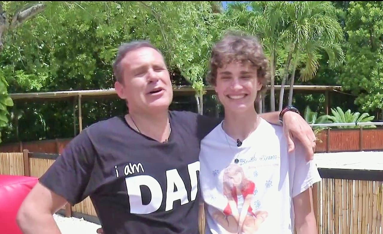 Aunque el conductor mexicano dio lo mejor de sí se vio opacado por la agilidad y destreza de su hijo de 15 años.
<br>