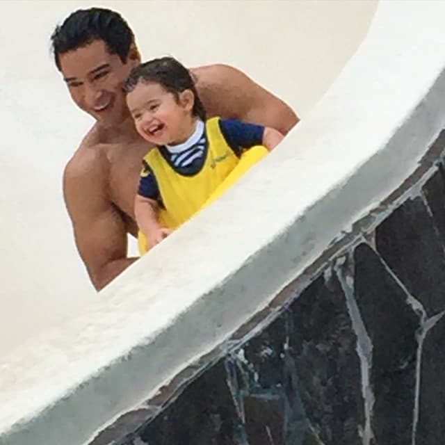 Wow! Se lanzaron a la alberca.