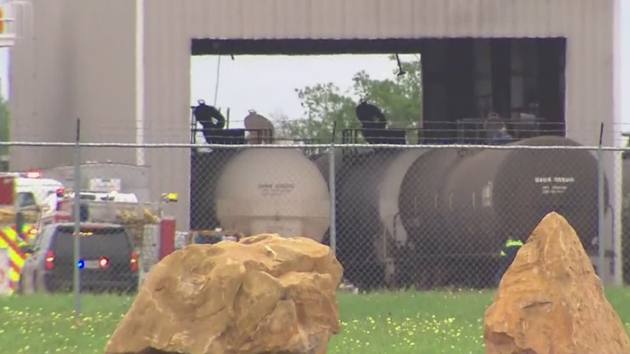 Explosión de un camión de combustible dejó el saldo de un muerto y varios heridos en Elmendorf