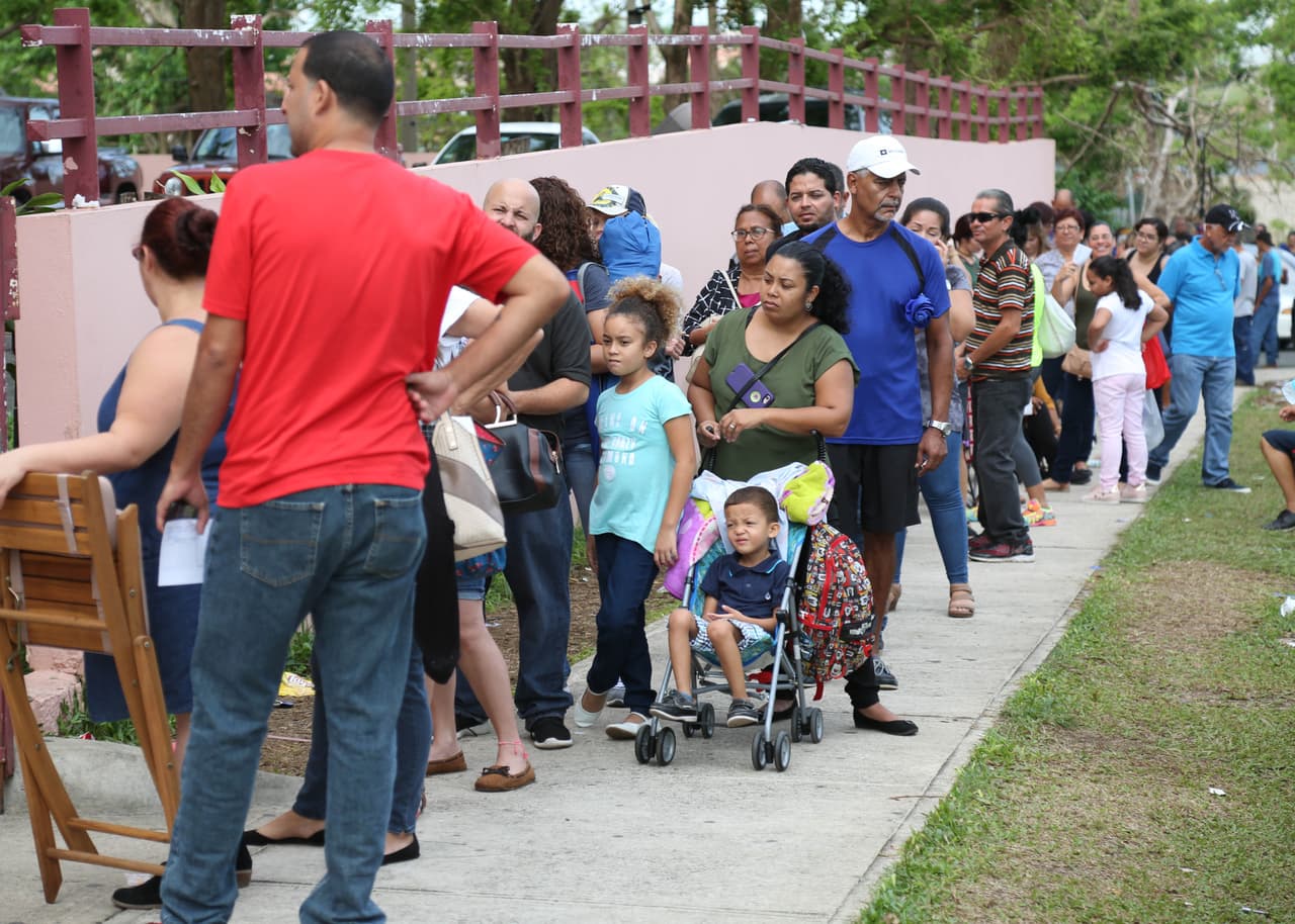 La gerente de la oficina de desempleo, Sara Fernández Castro, pidió tolerancia al público porque si su agencia no recibe la carta informando que son elegibles para la ayuda no recibirán ningún cheque.
