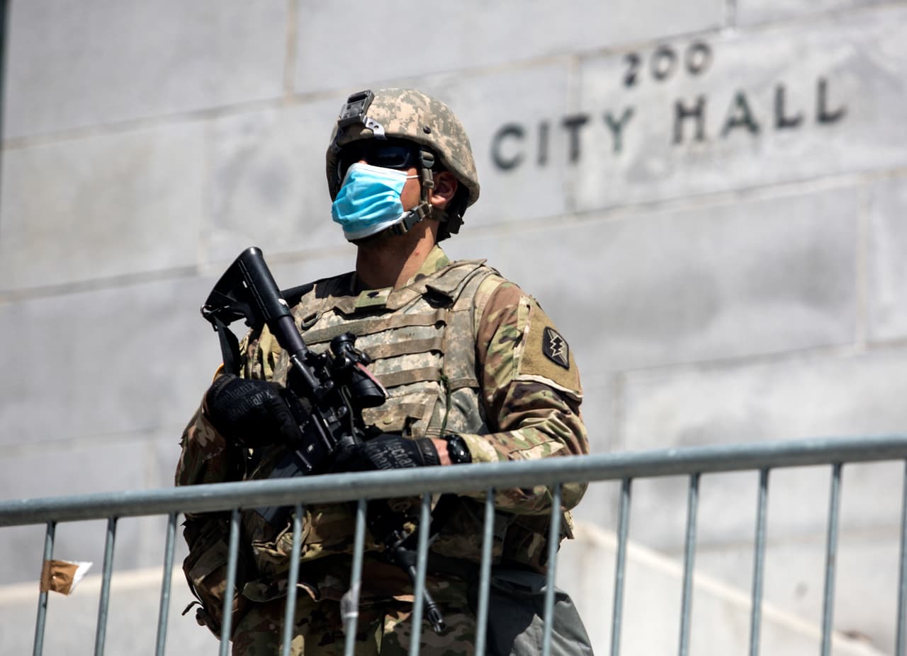 Emiten toque de queda en condado Los Ángeles tras violencia en marchas por la muerte de George Floyd