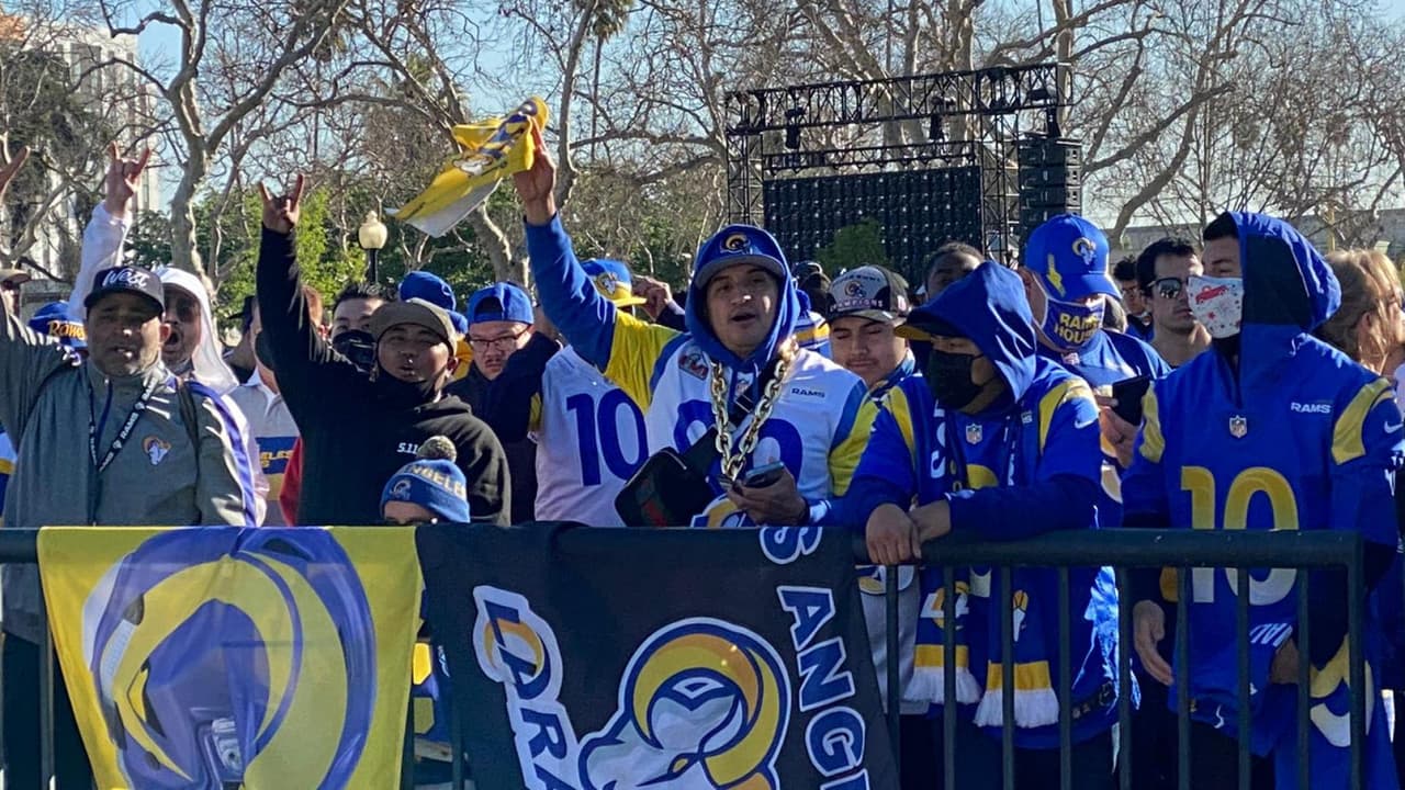 Porras, cuernos y mucha pasión, lo que se vive a solo minutos del desfile de campeones de Los Rams