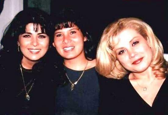 Ese mismo año incursionó en la comedia en el programa 'Al derecho y al Derbez', el cuál dirigía y producía su entonces cuñado
<b><a href="http://www.univision.com/temas/eugenio-derbez">Eugenio Derbez</a></b>.