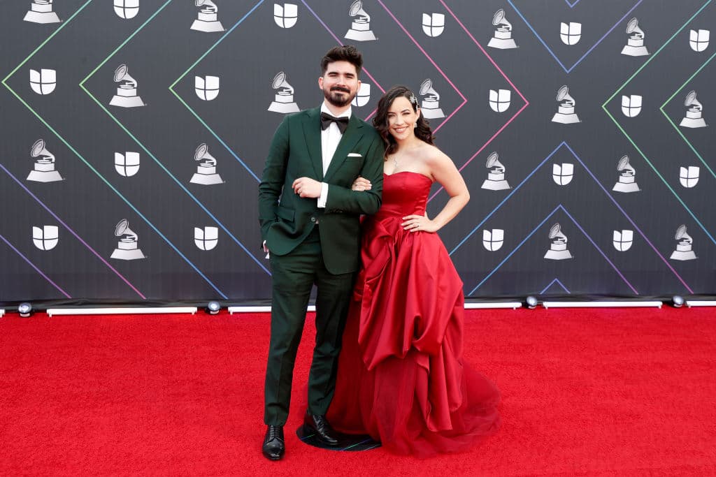 <b>Majo Solis y Danilo Ruiz </b>
<br>La pareja nominada en la categoría Mejor Álbum Cristiano por 'Vida Encontré' desfiló del brazo, tan sólo cuatro meses después de convertirse en papás.