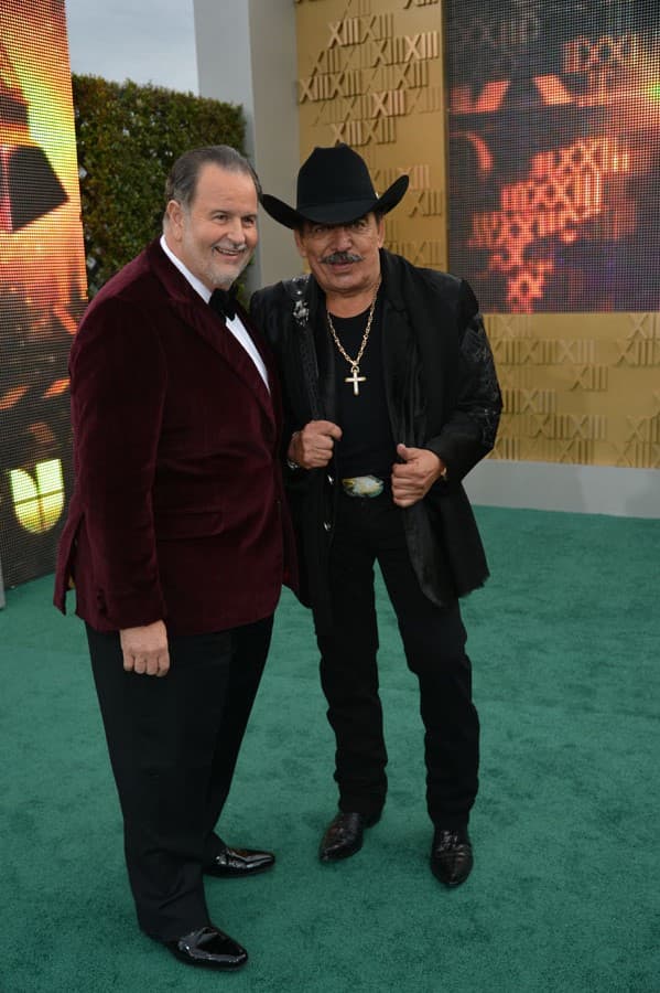 La llegada del 'Rey del Jaripero' causó revuelo entre los famosos, todos querían saludar a este gran guerrero que enfrentó el cáncer con valentía.