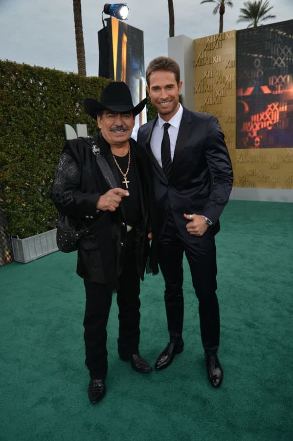 Estaba muy feliz de asistir a la premiación. Aquí con el actor Sebastian Rulli.