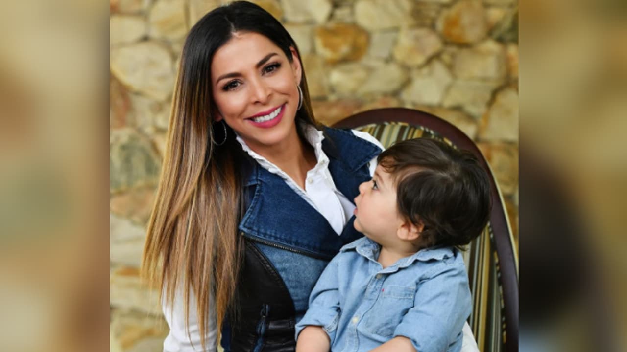 #DAImperdibles: Lourdes Stephen tiene el mejor regalo de cumpleaños entre sus brazos