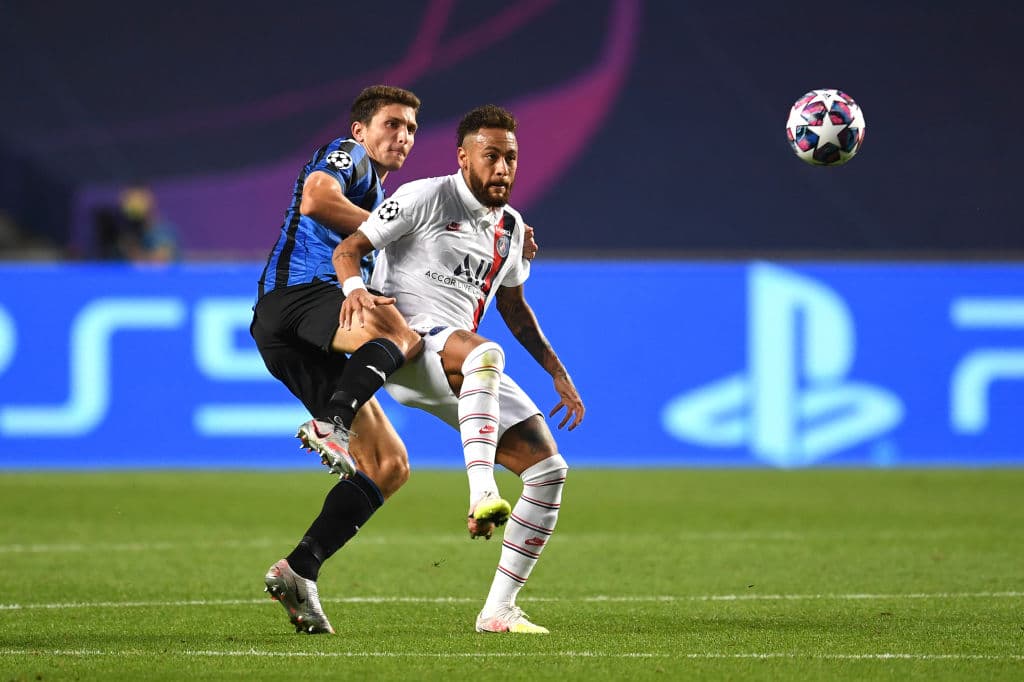 El astro brasileño buscaba el empate en la siguiente jugada, pero el esférico salió desviado por centímetros.