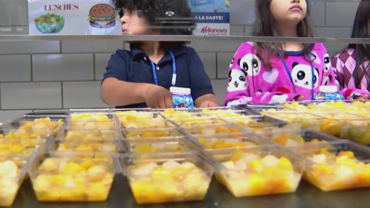 Desayuno, almuerzo y cena: HISD ayuda a alumnos y niños pequeños afectados por cierre de gobierno